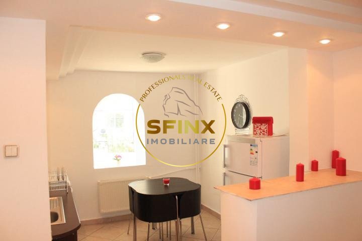 Alba Iulia, Decebal, de inchiriat 2 camere, renovat, totul nou, bloc 89, etaj 3/4.