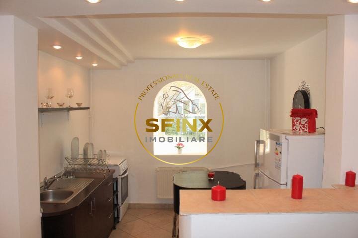 Alba Iulia, Decebal, de inchiriat 2 camere, renovat, totul nou, bloc 89, etaj 3/4.